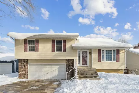 5302 Marius Dr, Cedar Falls, IA 50613
