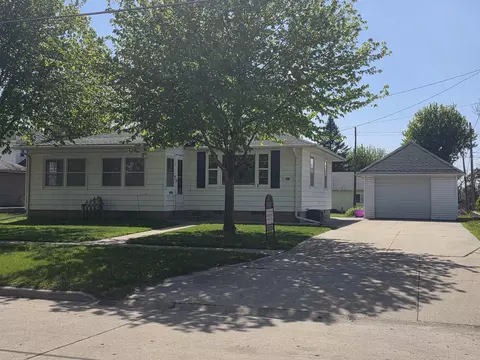 307 6th Ave NE, Independence, IA 50644