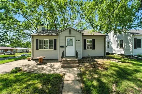834 Easton Ave, Waterloo, IA 50702