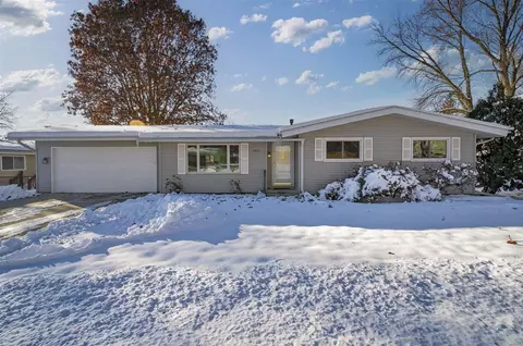 1415 Clark Dr, Cedar Falls, IA 50613