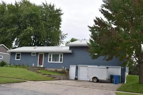 221 Prestien Dr, Denver, IA 50622