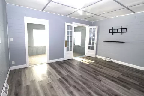 Living - 712 Upton Ave, Waterloo, IA 50701 photo 3 of 5