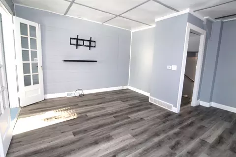 Living - 712 Upton Ave, Waterloo, IA 50701 photo 2 of 5
