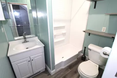 Bath - 712 Upton Ave, Waterloo, IA 50701 photo 1 of 1