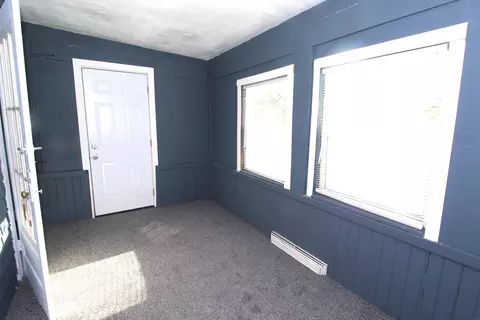 Exterior - 712 Upton Ave, Waterloo, IA 50701 photo 2 of 2