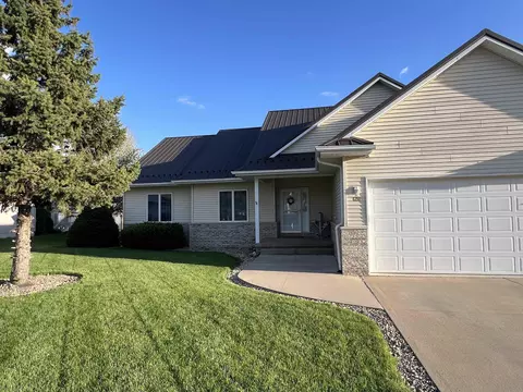 1211 Dalton Dr, Waverly, IA 50677