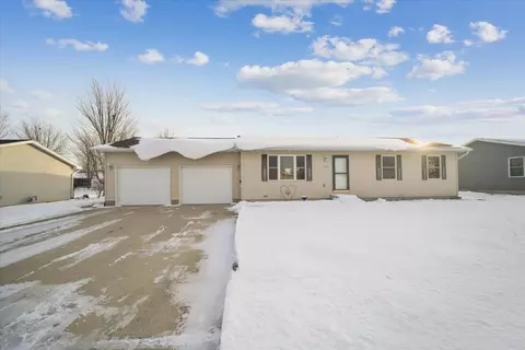 1225 1st St, Jesup, IA 50648