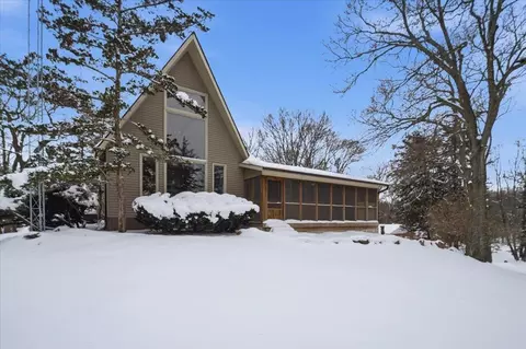 13518 King Rd, La Porte City, IA 50651