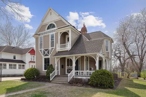 507 NE 2nd Ave, Independence, IA 50644