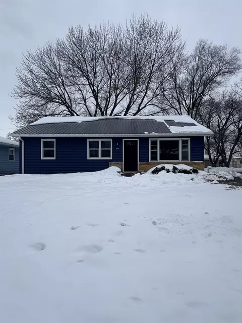 4027 Niles St, Waterloo, IA 50703