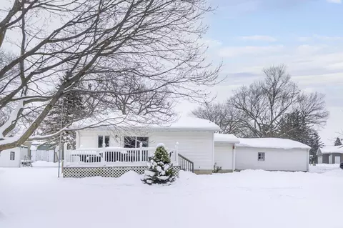 507 SE 11th St, Waverly, IA 50677
