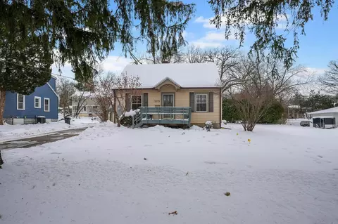 2523 Cedar Heights Dr, Cedar Falls, IA 50613