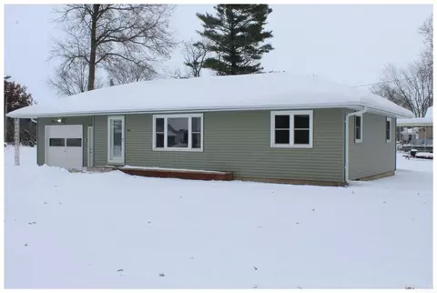 618 N Elizabeth St, Clarksville, IA 50619