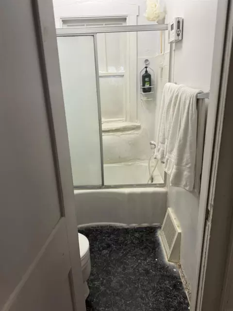 Bath - 627 Downing Ave, Waterloo, IA 50701 photo 1 of 1