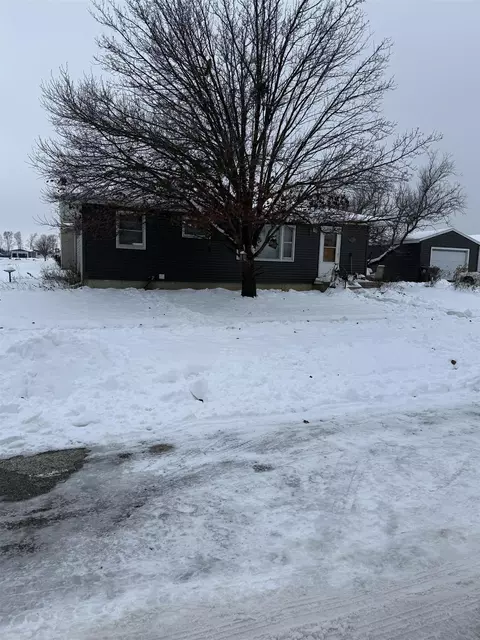 1018 Heartland Hls, Waterloo, IA 50701
