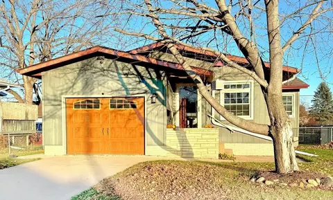 218 N Maple St, Monticello, IA 52310