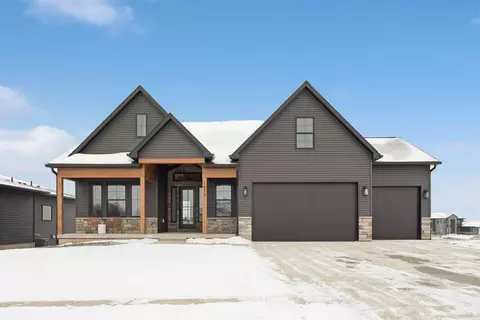 1824 Yale Pkwy, Cedar Falls, IA 50613