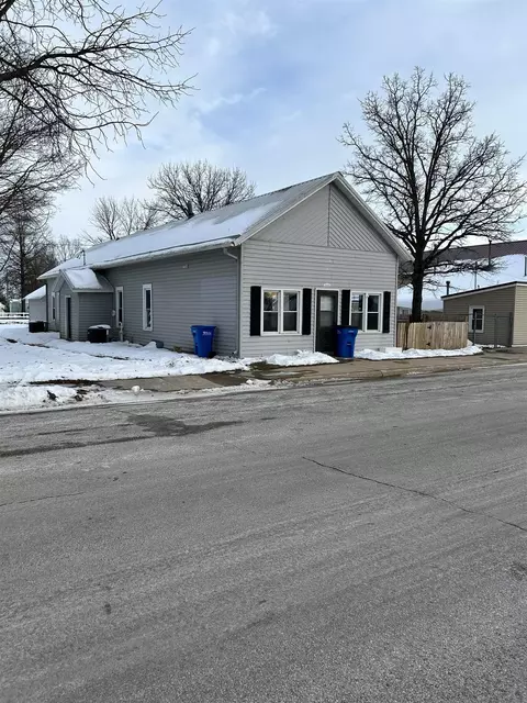 808 Main St, Plainfield, IA 50666