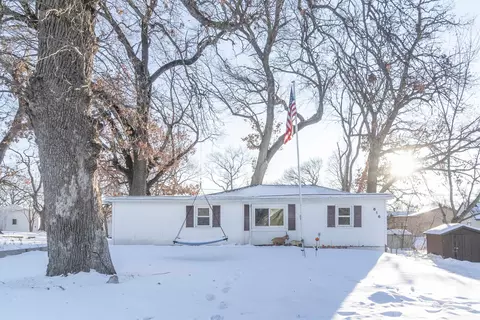 616 2nd St, Evansdale, IA 50707