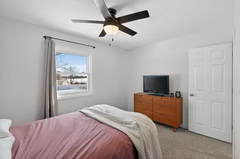Bedroom - 943 Progress Ave, Waterloo, IA 50701 photo 3 of 5