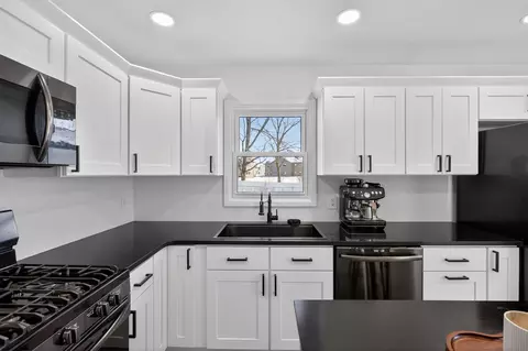 Kitchen - 943 Progress Ave, Waterloo, IA 50701 photo 4 of 4