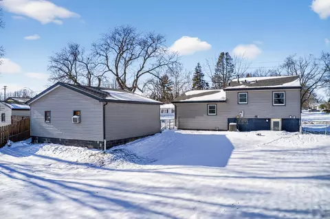 Exterior - 943 Progress Ave, Waterloo, IA 50701 photo 5 of 6