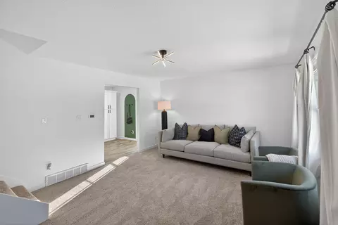 Living - 943 Progress Ave, Waterloo, IA 50701 photo 1 of 2