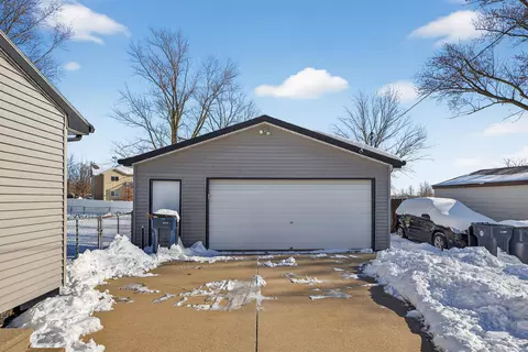 Exterior - 943 Progress Ave, Waterloo, IA 50701 photo 4 of 6