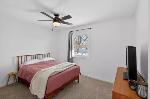 Bedroom - 943 Progress Ave, Waterloo, IA 50701 photo 1 of 5