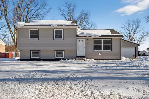 Exterior - 943 Progress Ave, Waterloo, IA 50701 photo 2 of 6
