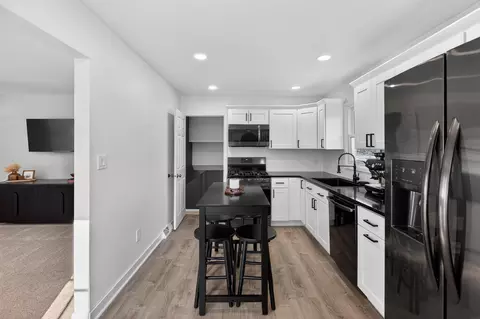 Kitchen - 943 Progress Ave, Waterloo, IA 50701 photo 1 of 4