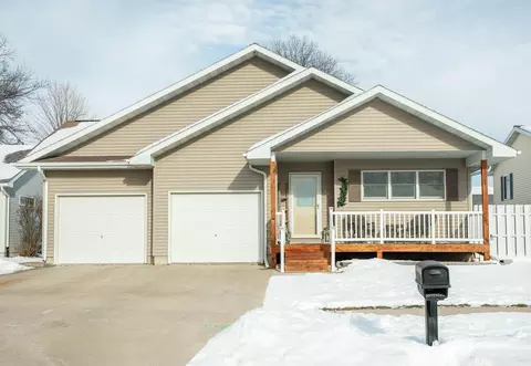 1406 Leitha Ter, Waverly, IA 50677