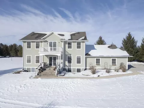 2426 Grand Ave, Waverly, IA 50677