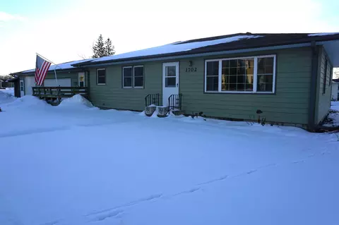 1702 Washington St, Eldora, IA 50627