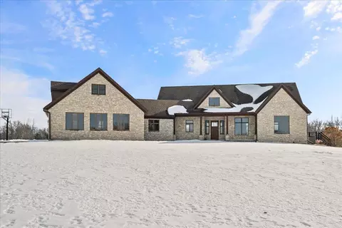 2861 Clay Hill Rd, Decorah, IA 52101
