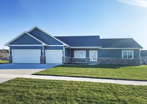 1013 Jerry Ln, Manchester, IA 52057