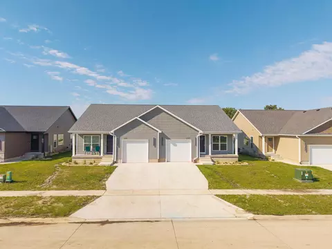1208 Rock Ridge Cir, Waverly, IA 50677