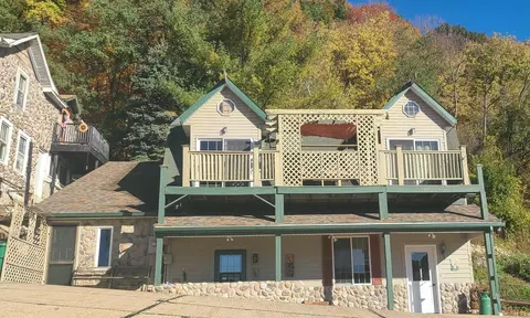 208 North St, Marquette, IA 52158