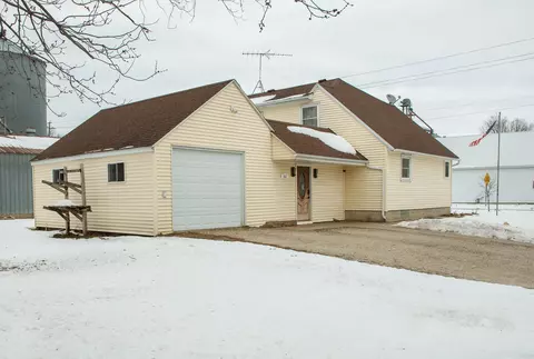 121 E Vine St, Clarksville, IA 50619