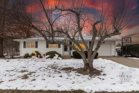 106 Orchard Dr, Cedar Falls, IA 50613