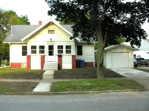 706 N Grand Ave, Charles City, IA 50616
