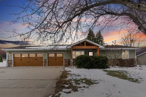 201 8th St, Grundy Center, IA 50638