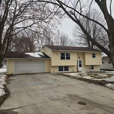 109 Highland Ave, Charles City, IA 50616