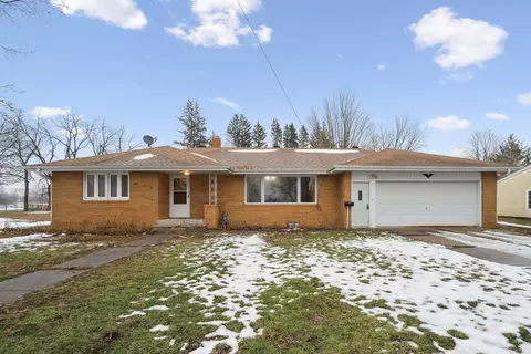 402 S Washington Ave, Fredericksburg, IA 50630