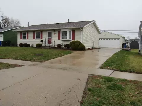 4520 Ford Ave NW, Cedar Rapids, IA 52405