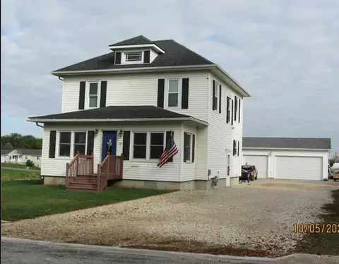301 E Ave, Grundy Center, IA 50638