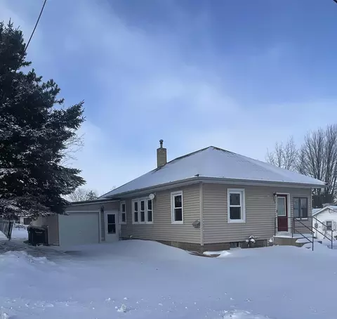 505 SW 2 St, Waukon, IA 52172