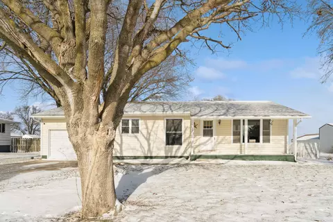 1275 Hawley St, Jesup, IA 50648