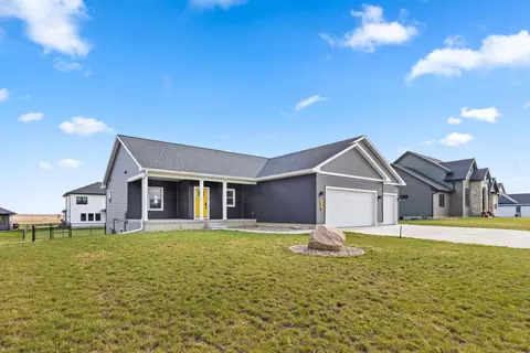 205 Pirate St, Hudson, IA 50643