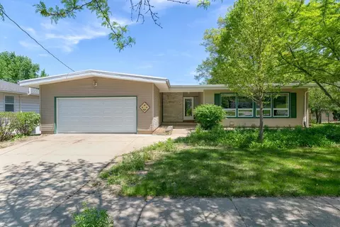 412 Dickens, Parkersburg, IA 50665
